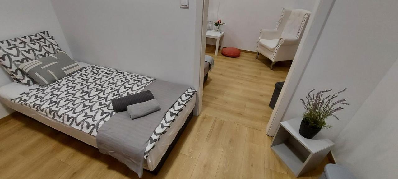 London Fog Apartment In The Party District Βουδαπέστη Εξωτερικό φωτογραφία